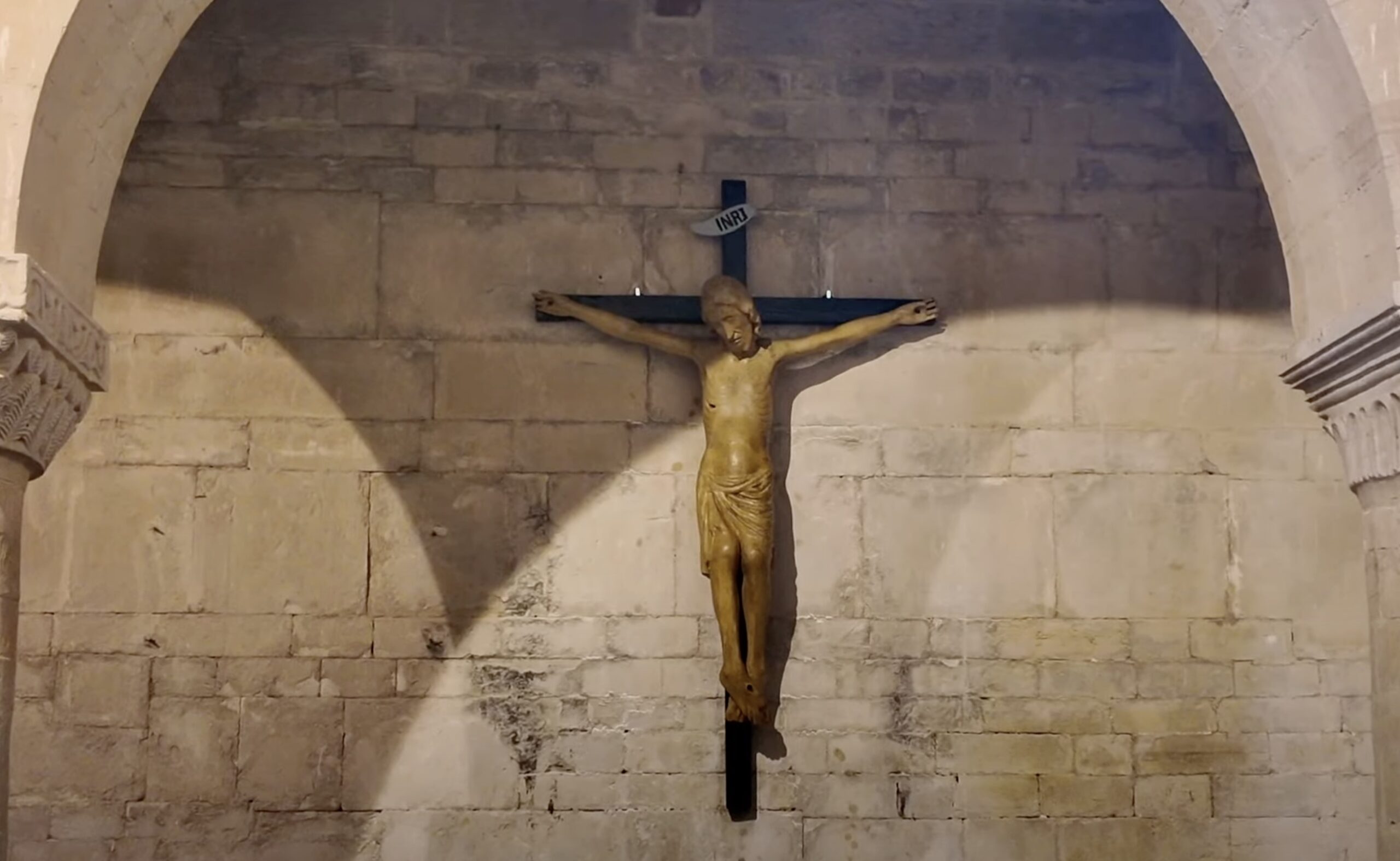 UN CROCIFISSO, UNA STORIA, UNA COMUNITÀ: LA FEDE CHE ATTRAVERSA IL TEMPO